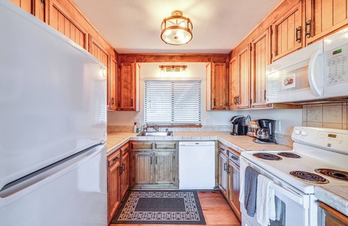 Groveland Cottage | Groveland Home w/Deck: 2 Mi to Pine Mountain Lake