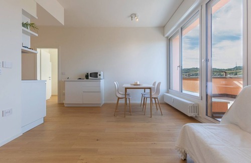 Savena Apartment | GuestHost - Bright and modern penthouse able of hosting up to 3 people, which boasts a large terrace with an unparalleled view of the Bolognese hills. The accommodation is located in a quiet residential area with low car traffic, near the Bellaria hospit