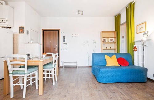 Bolognina Apartment | GuestHost - The apartment is located on the fourth floor of a building with a lift (very narrow therefore not suitable for the disabled).There are 7 steps to access the elevator.In 80 square meters of space it accommodates 4 people, with a double bedroom