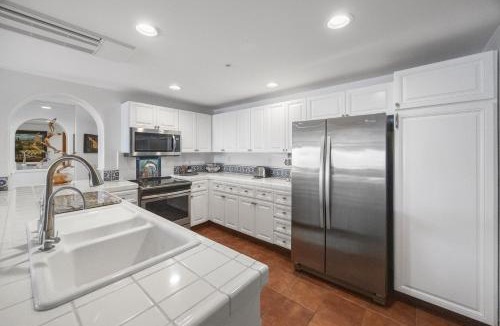 Avalon House | H1864 - Hamilton Cove Villa 18-64