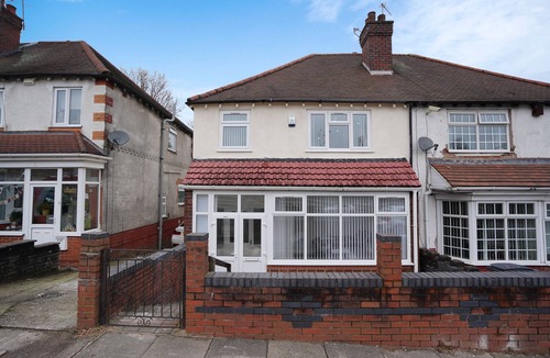 Quinton House | HAGLEY ROAD WEST. 5 BEDROOMS HOUSE with 7 beds SLEEPS 7-10