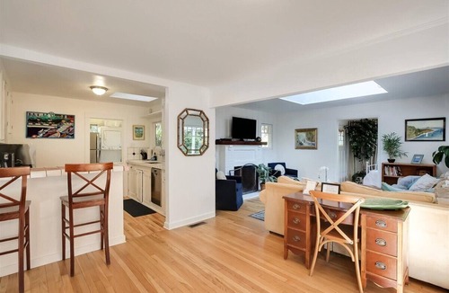 Montecito House | Hammonds Beach Haven - next to Miramar Beach w/yard, deck & sunroom - walk to Rosewood!