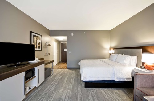 Livonia Hotel | Hampton Inn Livonia Detroit