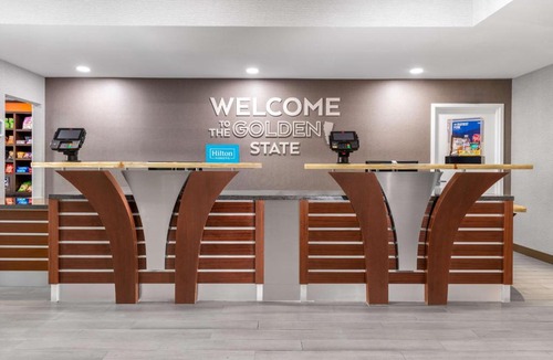 Arden-Arcade Hotel | Hampton Inn & Suites Sacramento-Auburn Boulevard