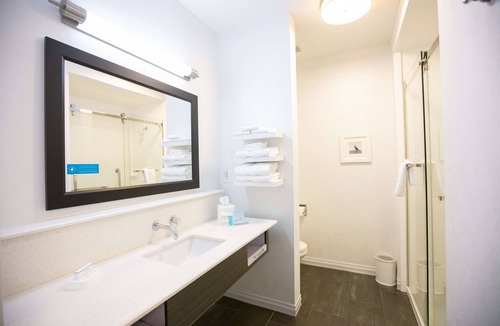 Toledo Hotel | Hampton Inn Toledo/Oregon