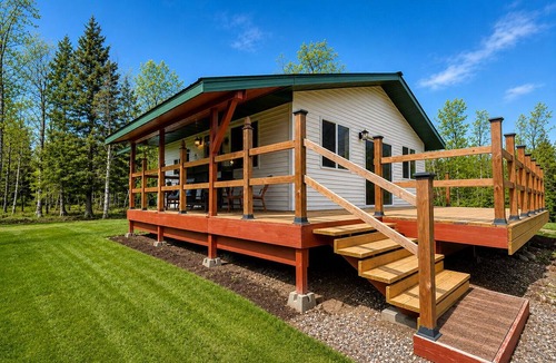 Northland House | Hardwood Hideaway