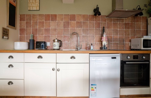 Bourton-on-the-Hill House | Hare Cottage wonderful views and parking - Pass the Keys