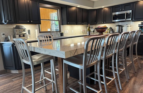 Twin Lakes House | Harrys Lake front, jacuzzi, sunset Dream Home!