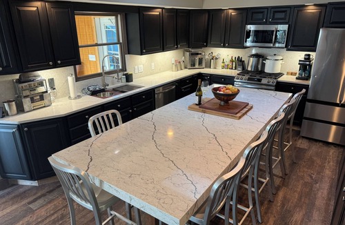 Twin Lakes House | Harrys Lake front, jacuzzi, sunset Dream Home!