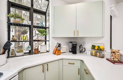 Maple City Condo | Hawks Nest Hideaway - 2 Bed 2 Bath - Screened In Deck