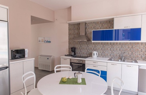 Kato Stalos Villa | Heated pool + Hydromassage ★ 500mt to beach ★ Sea view ★ Walk to market/restaurants/bar