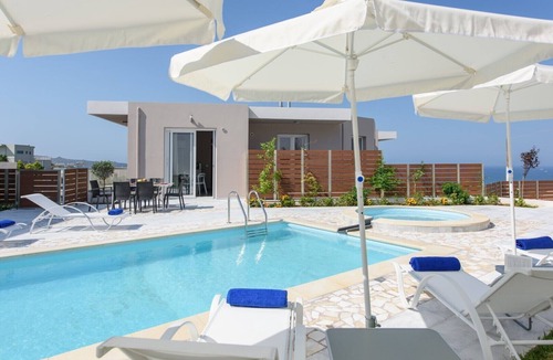 Kato Stalos Villa | Heated pool + Hydromassage ★ 500mt to beach ★ Sea view ★ Walk to market/restaurants/bar
