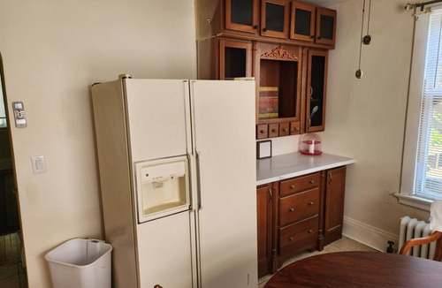 Grand Rapids Apartment | Heritage Hill Apartment with HVAC & Balcony in Grand Rapids