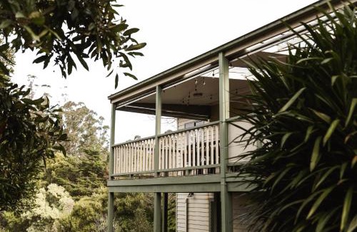 Warburton House | Hey Little Joe - Cosy Retreat with Mountain Views