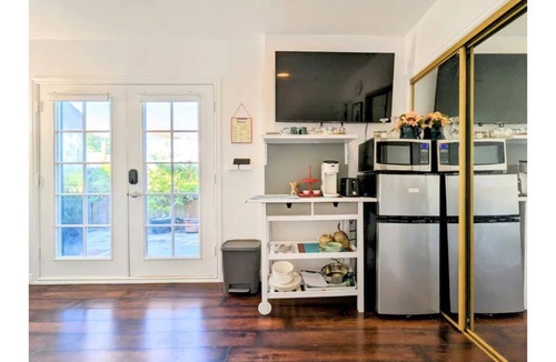 Duarte Apartment | Hidden Gem/Tiny Home w Large 1ba on Rt 66 near City of Hope and Everything