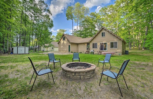 Higgins Lake Cottage | Higgins Lake Getaway - Boating, Fish, Golf, Atv!