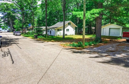 Higgins Lake Cottage | Higgins Lake view; steps from the water, beach, park, restaurant and party store