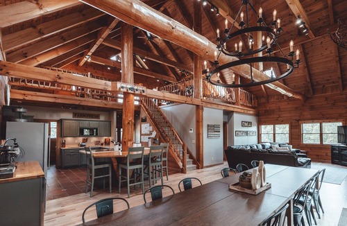 Rockbridge Cabin | High Meadows Secluded Luxury Lodge, 20+ Acres, Hot Tub, Private Trails, Wifi