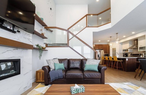 West Edmonton House | High Roller Manor: Hot Tub, Bar & Games