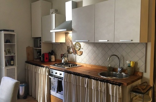 Todi Apartment | Highly Rated - Stylish, self-contained apartment in central Todi
