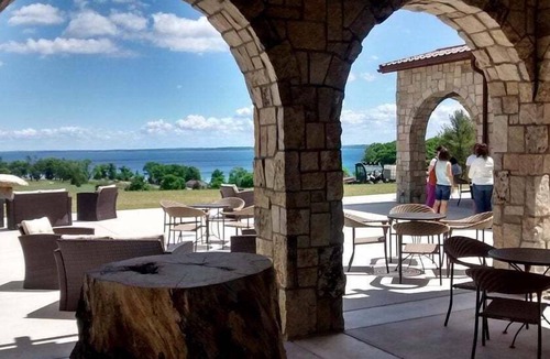 Acme Condo | ⛳ Hilltop 3BR Condo | Bay Views + Golf | Near GT Resort | Adults 25+