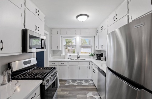 Fullersburg House | Hinsdale Hideaway, Pet Friendly