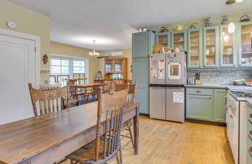 Bucktown House | Historic 1930s Retreat! Walk to Wicker Park