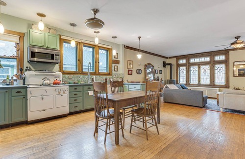 Bucktown House | Historic 1930s Retreat! Walk to Wicker Park