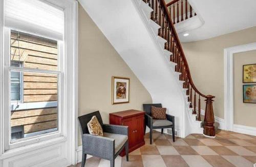Grand Rapids Apartment | Historic Charm Modern Luxury Free Parking