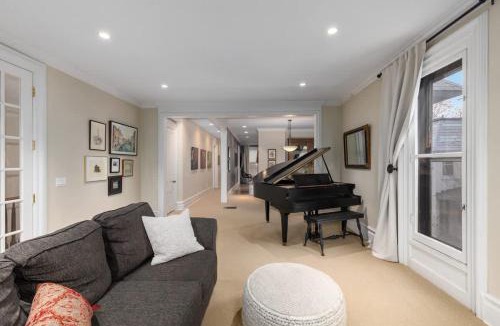 Grand Rapids Apartment | Historic Charm Modern Luxury Free Parking