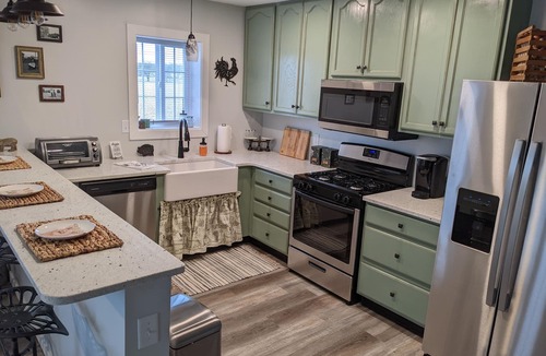 Acton House | Historic Meadowdale Farm - Barn Stay in Rural Setting