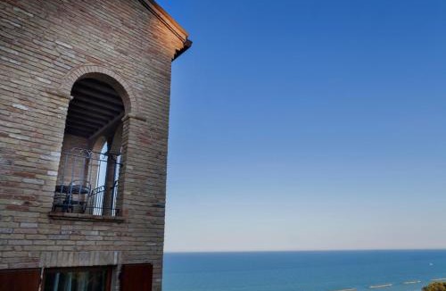 Cupra Marittima Apartment | Historical Residence Patio - Sea View, Garden, AC