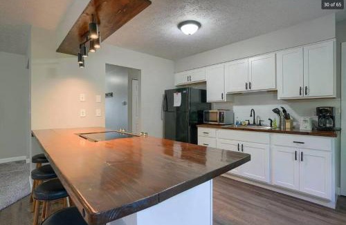 Logan House | Hocking Hills Cedar Ranch Cabin w/relaxing Hot Tub