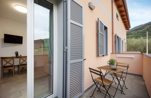Andora Apartment | Holiday Apartment "Antichi Ricordi - Da Angela" with Balcony, Shared Pool & Wi-Fi