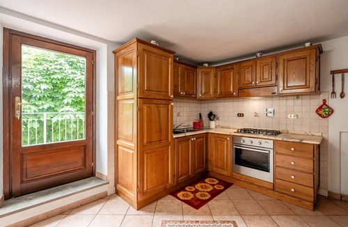 San Marcello Piteglio House | Holiday Home 'Africo Con Vista' with Mountain View, Private Garden and Balcony
