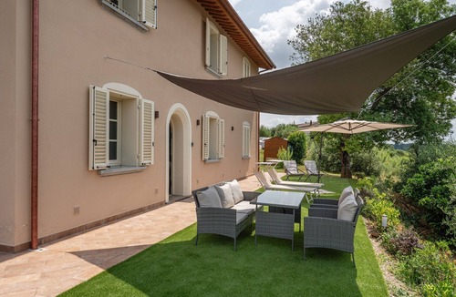 Santa Maria a Monte House | Holiday Home 'Oasi al Sole' with Mountain View, Private Garden and Wi-Fi
