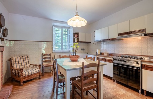 Capannori House | Holiday Home 'Bicchio' with Private Pool, Wi-Fi and Air Conditioning
