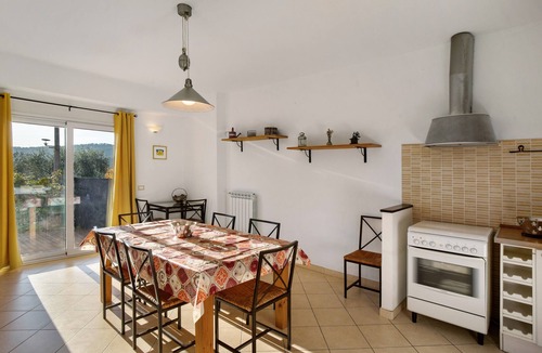 Civezza House | Holiday Home 'Ca' Del Sole' with Sea View, Private Garden and Wi-Fi