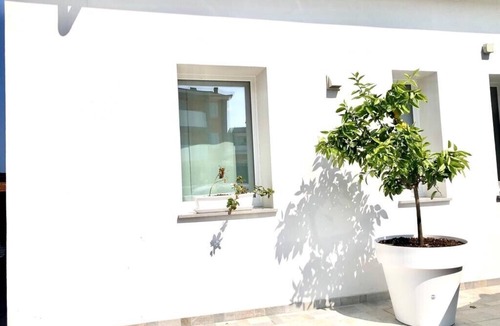 Marotta House | Holiday Home 'Chalet Al Mare' with Private Pool, Garden, and Air Conditioning