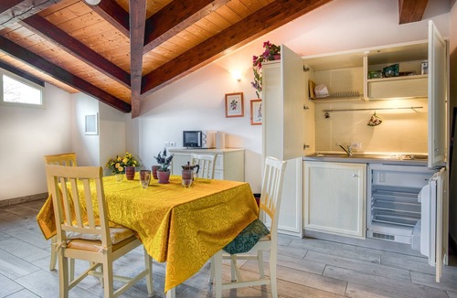 Valfabbrica House | Holiday Home "Le More - Casa Zoe" with Shared Garden and Wi-Fi