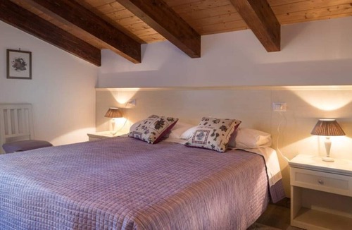 Valfabbrica House | holiday home the blackberries