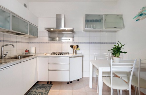 Viareggio House | Holiday Home 'Villino Flora' with Wi-Fi and Air Conditioning