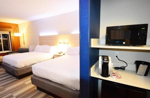 Perrysburg Hotel | Holiday Inn Express & Suites Toledo South - Perrysburg by IHG
