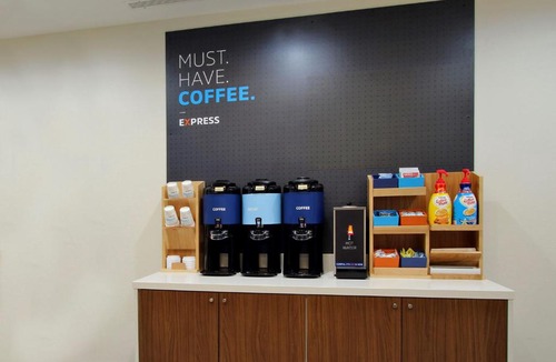 Howell Hotel | Holiday Inn Express Hotel & Suites Howell by IHG