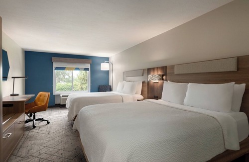 Fremont Hotel | Holiday Inn Express Hotel & Suites NORTH FREMONT by IHG