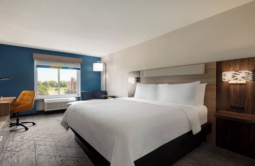 Fremont Hotel | Holiday Inn Express Hotel & Suites NORTH FREMONT by IHG
