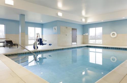 Plainwell Hotel | Holiday Inn Express & Suites Plainwell by IHG