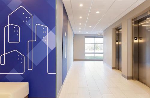 Plainwell Hotel | Holiday Inn Express & Suites Plainwell by IHG