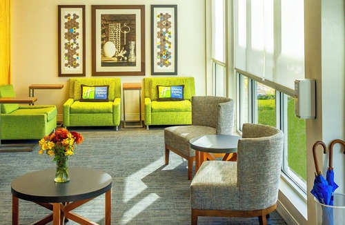 Toledo Hotel | Holiday Inn Express & Suites Toledo West by IHG