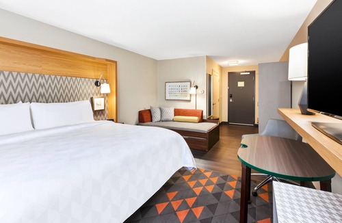 Perrysburg Hotel | Holiday Inn & Suites Toledo Southwest - Perrysburg by IHG